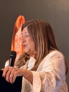 Jill Ginsberg accepting the 2025 Outstanding Philanthropist Award at AFP Miami National Philanthropy Day